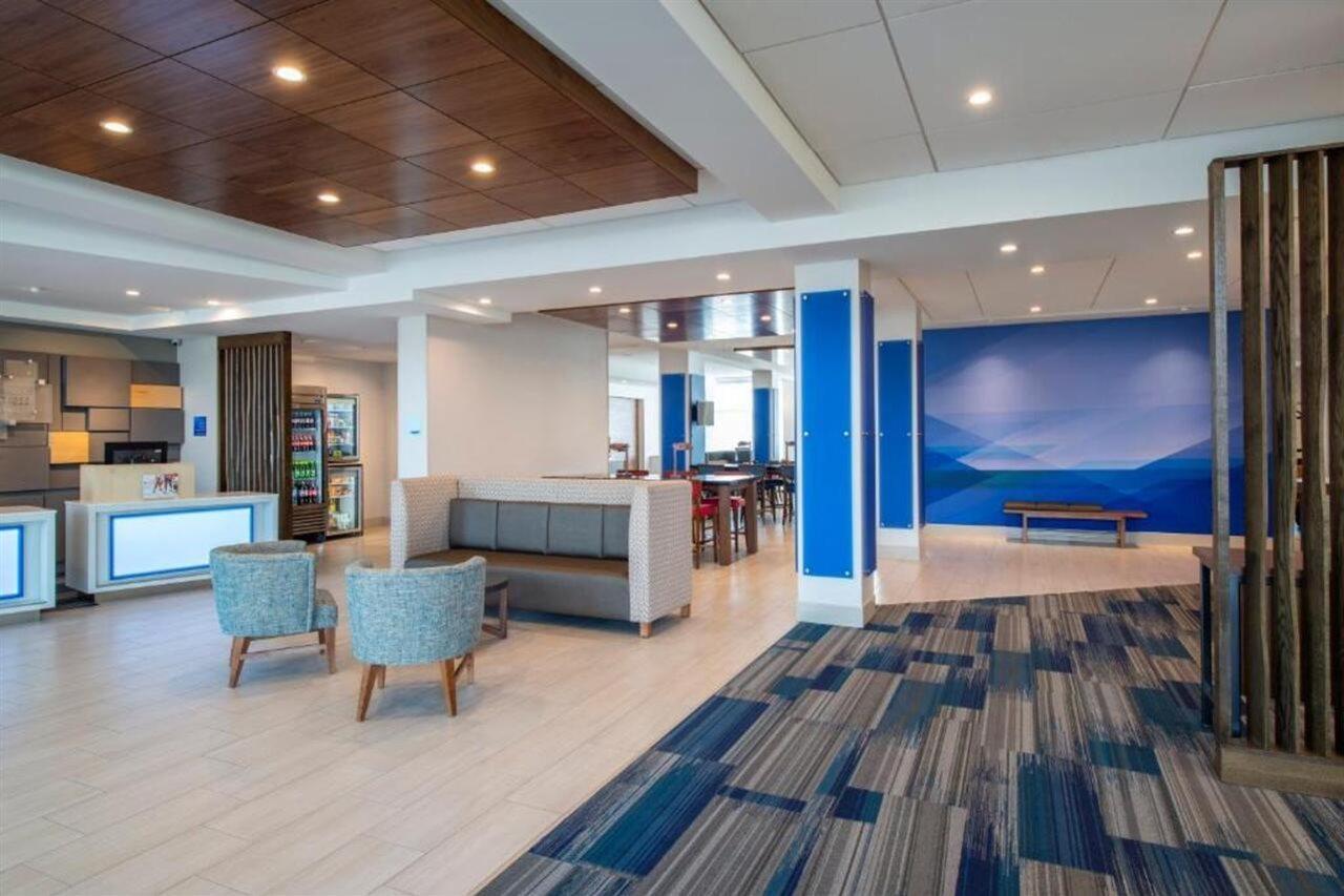Holiday Inn Express & Suites Kelowna - East By Ihg Ngoại thất bức ảnh